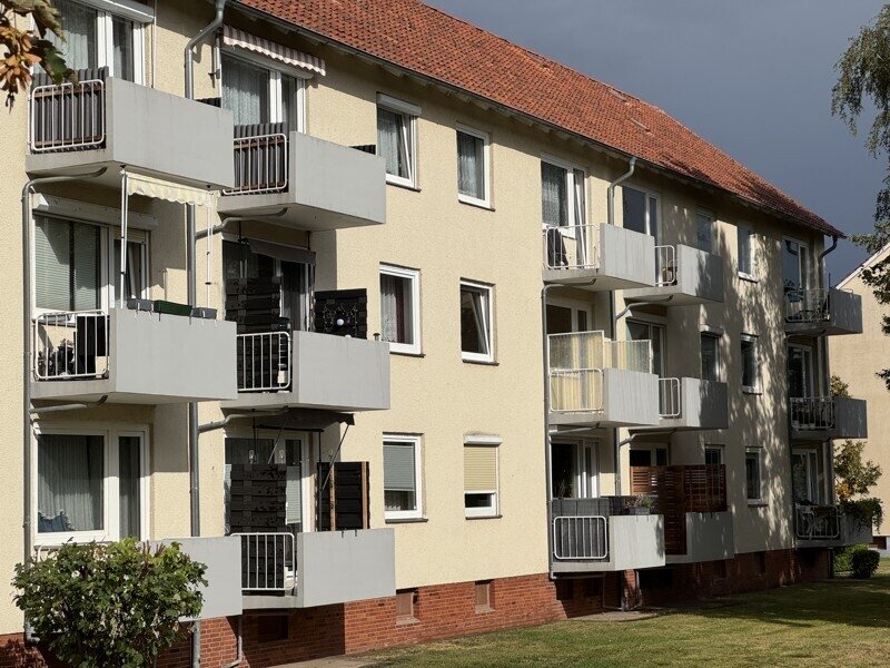 2-Zimmerwohnung mit Balkon in zentraler Lage – komplett renoviert 2-Zimmerwohnung mit Balkon in zentraler Lage – komplett renoviert