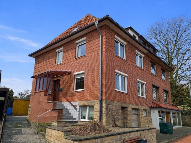 1 bis 2-Familien-Doppelhaushälfte mit zusätzlichem Büro oder Ladenraum im Souterrain und Doppelgarage 1 bis 2-Familien-Doppelhaushälfte mit zusätzlichem Büro oder Ladenraum im Souterrain und Doppelgarage